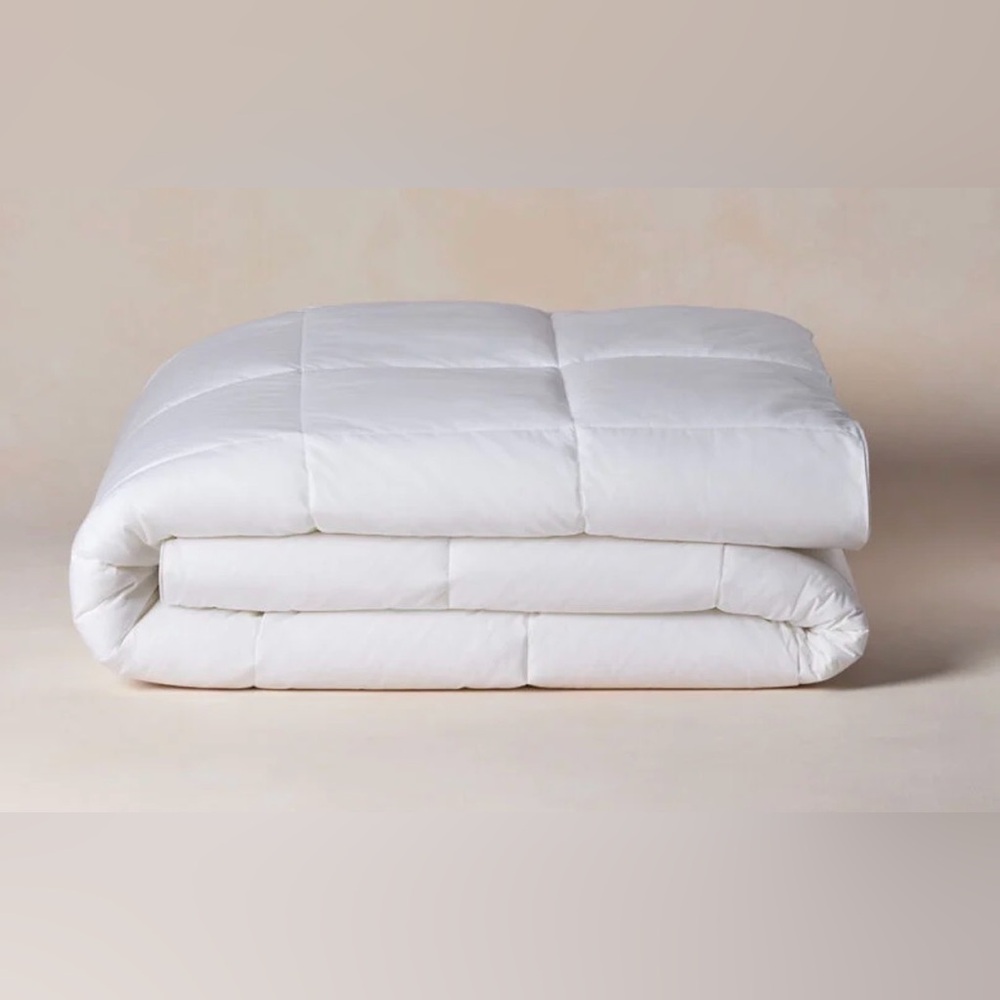 MARRIOTT BONVOY Down Alternative Comforter- King- New in sealed bag